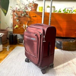 Garnet Samsonite Carryon